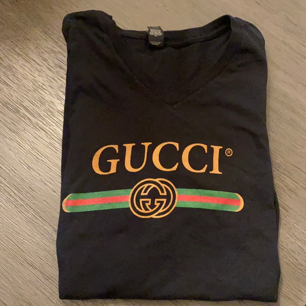 Women’s Gucci tee size small never worn